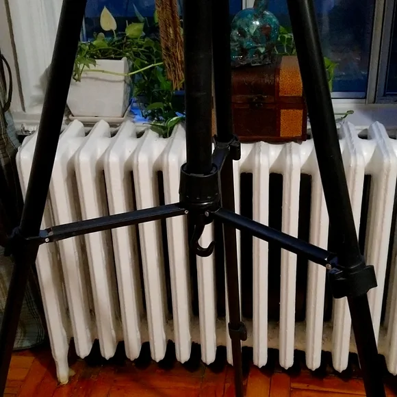 Tripod - Picture 5 of 8